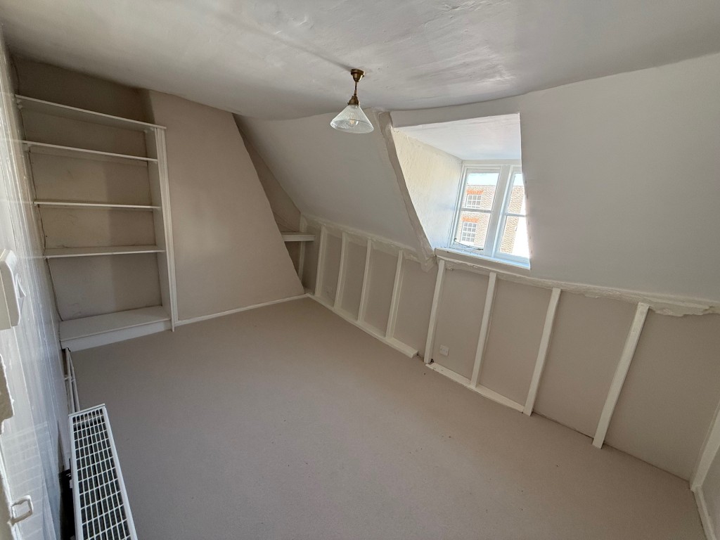 Lot: 81 - FREEHOLD INVESTMENT - Bedroom in roof